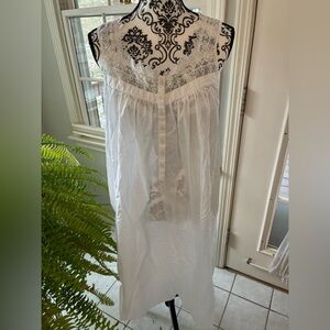 Kim Rogers White Lace Trim Nightgown